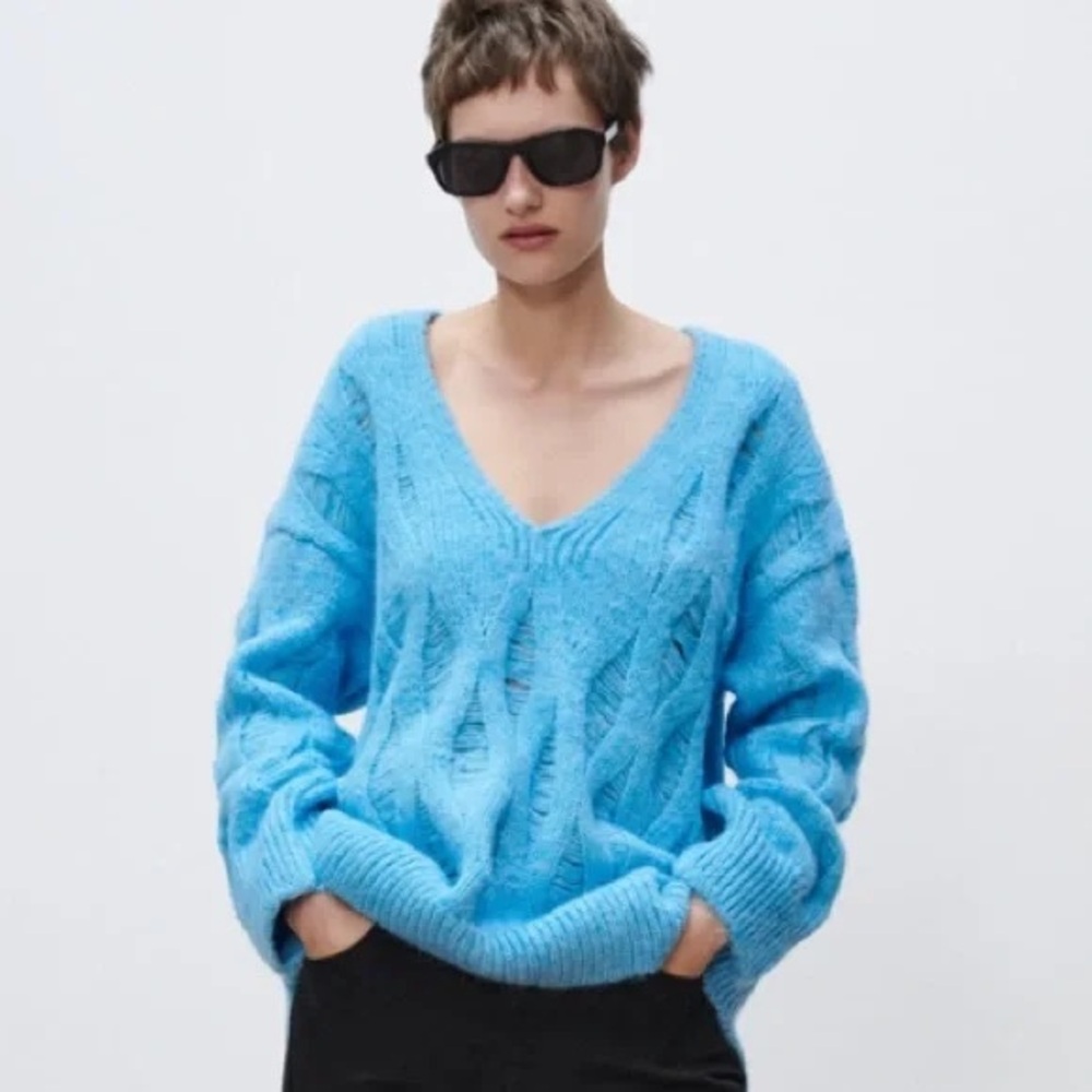 ZARA Knit Vneck Sweater